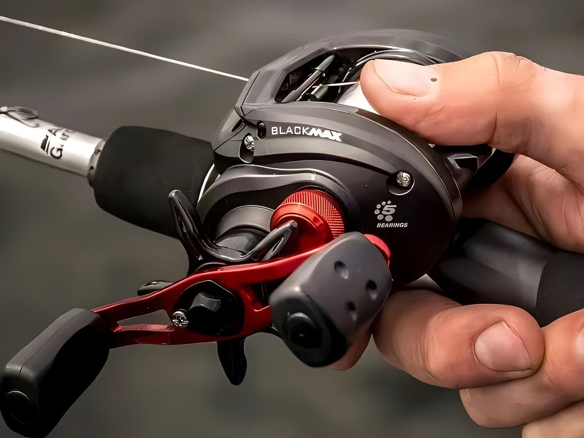 Carretilha Abu Garcia Black Max3 Anti-Cabeleira Drag 8,1kg Com 5 Rolamentos de Aço Inoxidável